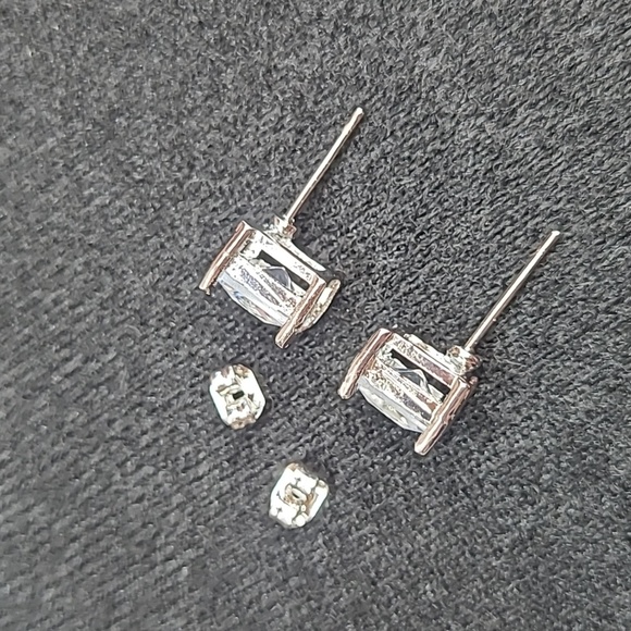 NEW PRINCESS CUT WHITE AMYTHYST SILVER PIERCED EARRING STUDS - Picture 8 of 9